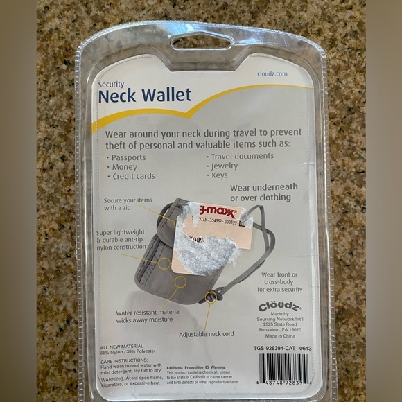 Neck Wallet for Travel- NEW IN PACKAGE - Picture 2 of 2